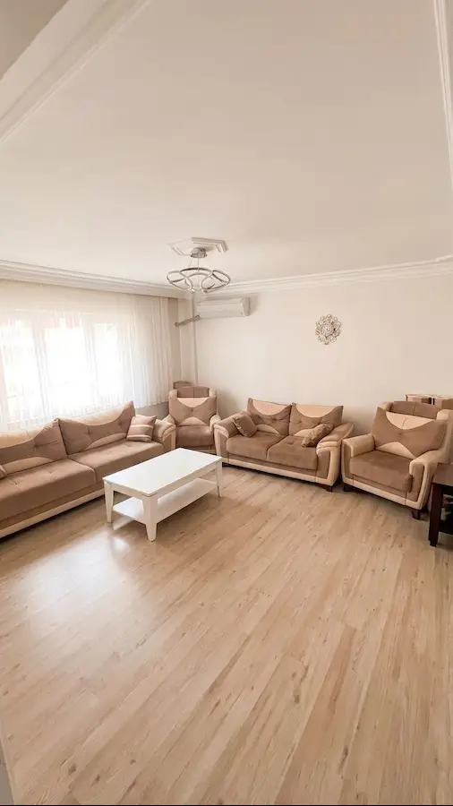 REMAX ADVANTAGE  EMİNEVİME'E UYGUN, IÇI YAPILI FIRSAT 2+1 DAIRE