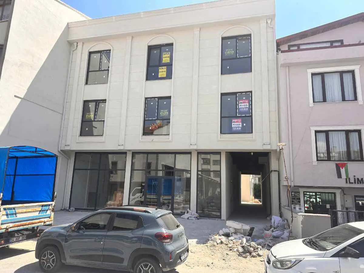 ADAPAZARI PAPUÇÇULAR DA, ÇARŞI İÇİNDE ASANSÖRLÜ SATILIK 2+1 OFİS