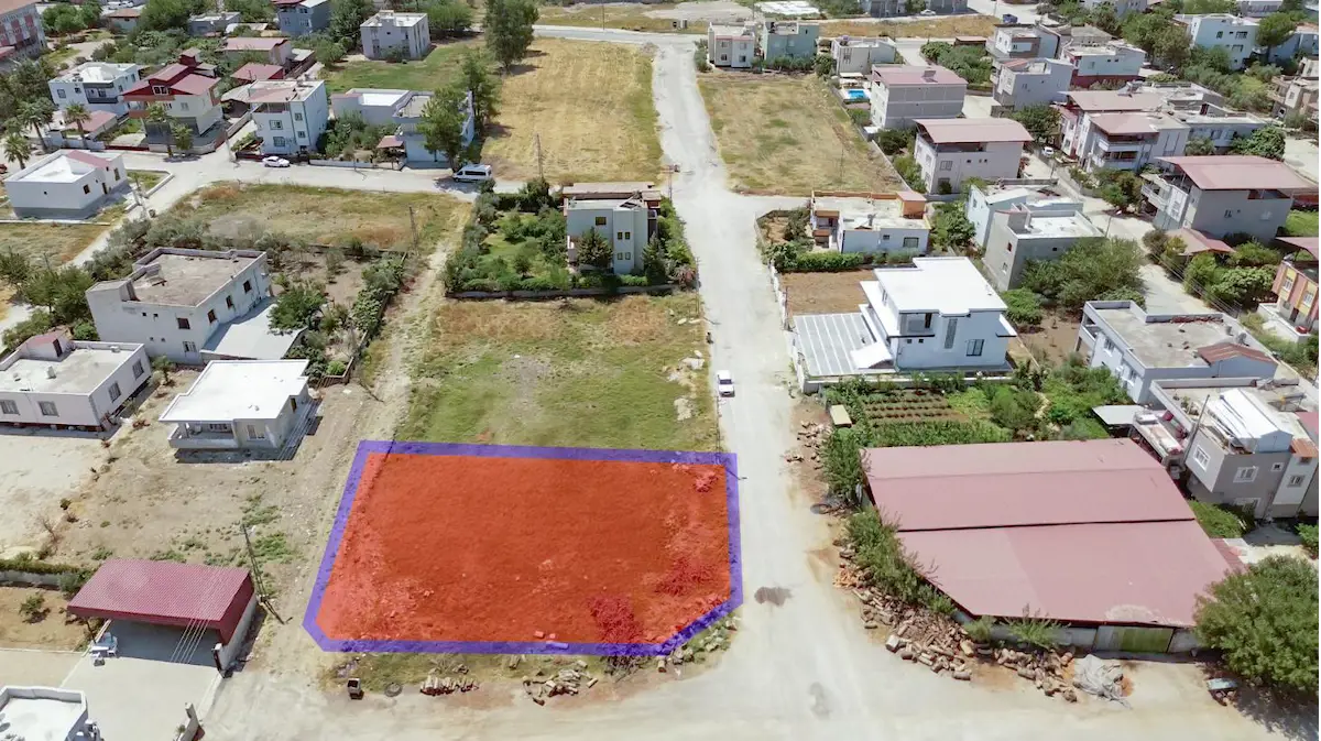 REMAX AVLU'DAN ADANA 'DA İMARLI  705 M² SATILIK ARSA