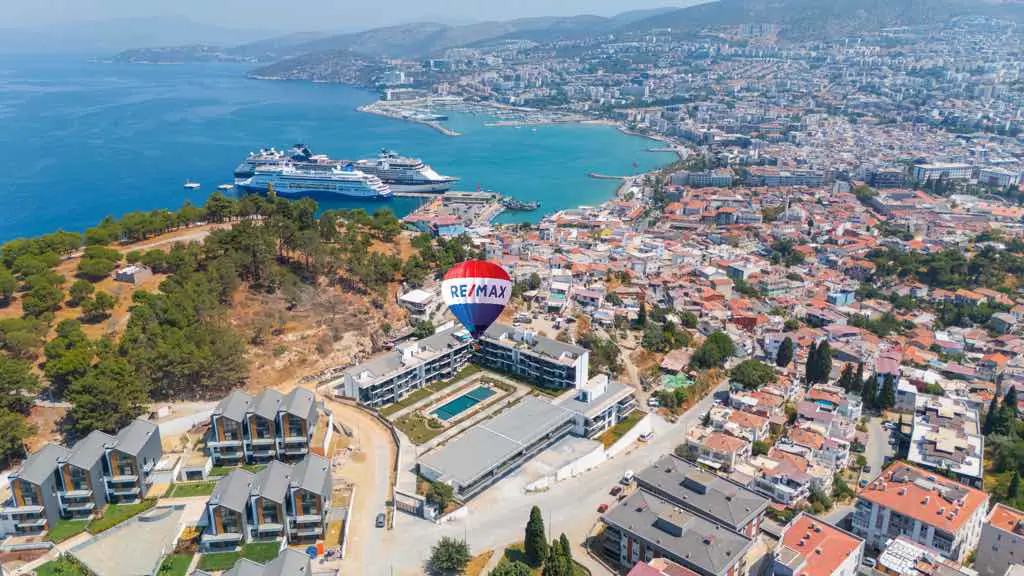 KUŞADASI’NDA SIFIR 2+1 | YERDEN ISITMALI | 2 BANYO | BALKONLU ARAKAT DAİRE