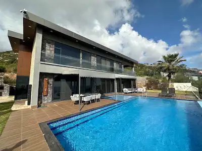 ALANYA HACIMEHMETLİDE MUHTEŞEM DENİZ MANZARALI ULTRA LÜKS VİLLA