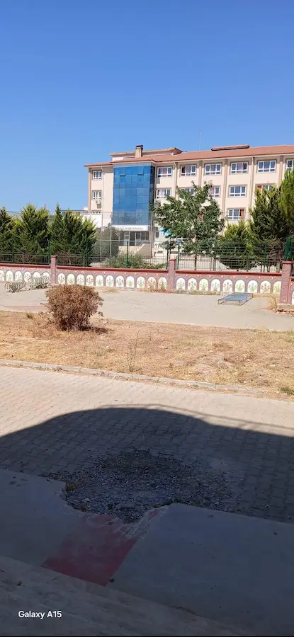 VALİLER ORTAOKULUNUN KARŞISINDA AYRI AYRI DEVREN KİRALIK KIRTASİYE VE YEMEK SALONU