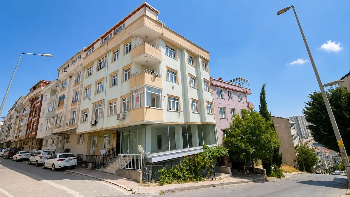 ESENYURT KİRALIK DÜKKAN 9 METRE VİTRİN YOĞUN NÜFUSLU SİTELERİN YANINDA ECZANEYE UYGUN