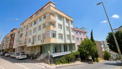 ESENYURT KİRALIK DÜKKAN 9 METRE VİTRİN YOĞUN NÜFUSLU SİTELERİN YANINDA ECZANEYE UYGUN