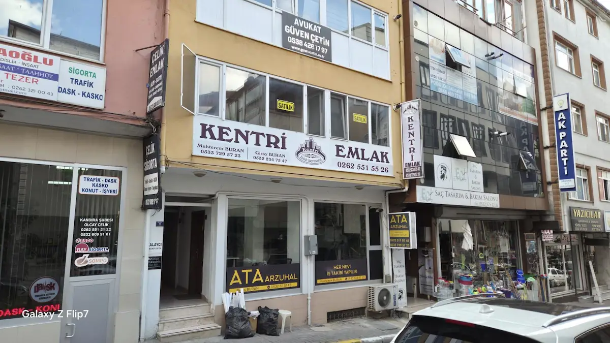 KANDIRA ÇARŞI MAH’DE GİRİŞ KAT 60 M² KİRALIK BÜRO/OFİS