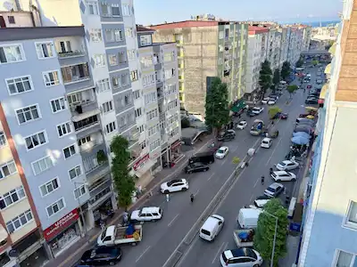 MODERN PAZAR’DA YOLA CEPHE DENIZ MANZARALI 3 + 1