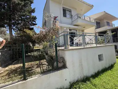 KARAOVA MAHALLESI ERAY SITESI‘NDE SATILIK KÖŞE KONUM 3+1 HAVUZ SİTEDE VILLA ￼