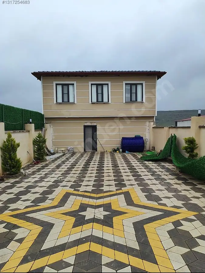 REMAX ÖZGÜR'DEN SATILIK 2 MÜSTAKİL VİLLA TEK FİYAT