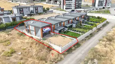 BAĞLICA'DA MANZARALI GENİŞ BAHÇELİ KONFORLU 4+1 SATILIK VİLLA