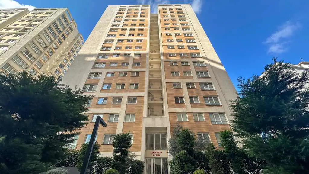 LOKUM EVLER’DE BAHÇE KULLANIMLI, FERAH VE KULLANIŞLI KİRALIK 3,5+1 DAİRE