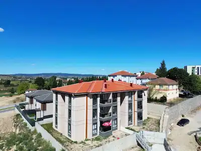 2+1 HAVUZLU EN ÜST KAT AVANTAJLI KÖŞE DAIRE