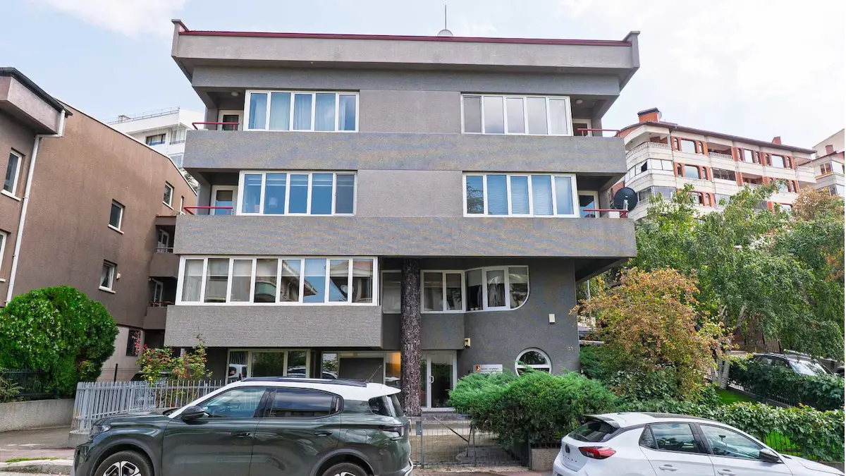 ŞEHRIN KALBINDE TERASLI MANZARALI 3+1 DUBLEKS DAİRE