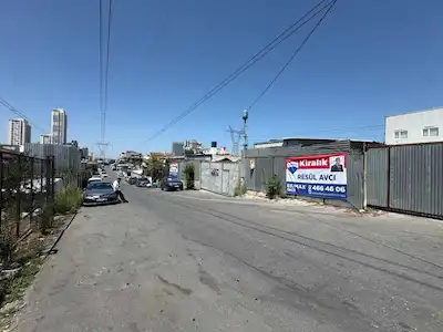 ŞERIFALI'DE TICARI KULLANIMA UYGUN MÜSTAKIL KIRALIK ARSA