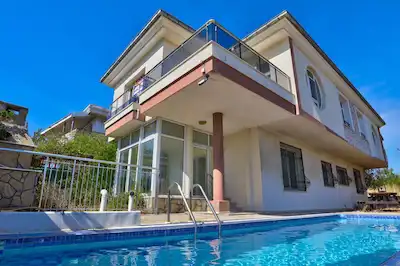 ÇANDARLI ADA MAHALLESİ'NDE MUHTEŞEM FIRSATLI 4+2 VİLLA