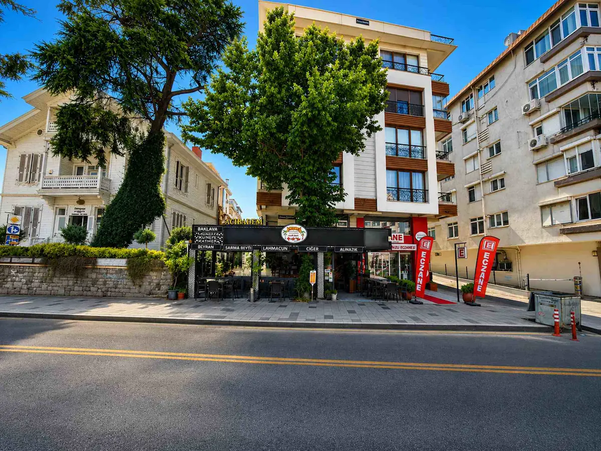 ACIBADEM CADDESİ ÜZERİNDE SATILIK DÜKKAN