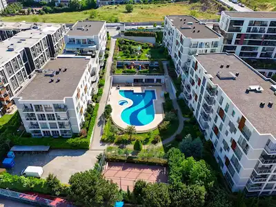BEŞYILDIZ NOVELLA SİTESİNDE KİRALIK HAVUZ CEPHE BOŞ 2+1 DAİRE