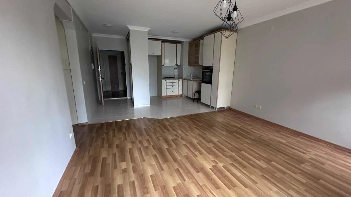 ATAŞEHIR MERCAN SITESI...1+1 BALKONLU....