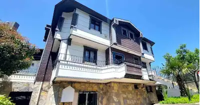 ŞİLE'DE MÜSTAKİL HAVUZLU KISMEN DENİZ MANZARALI GENİŞ 6+1 KİRALIK VİLLA