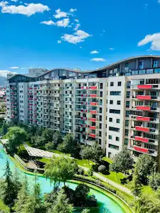 SİNPAŞ LİVA SATIŞ OFİSİ REMAX PROF SEZAİ T. SATILIK 2+1 GÖLET KÖŞE DAİRE
