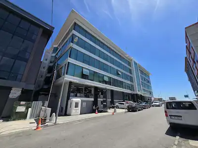 ŞERIFALI TICARIDE İSKANLI PRESTIJLI TEK KATTA 600 M2 PLAZA KATI