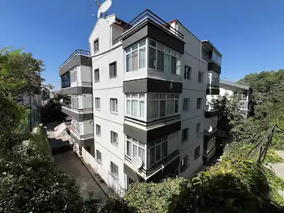 ÇANKAYA AŞIKPAŞA MH. 3+1 , 140 M2 YALITIMLI , KAPALI OTOPARKLI TERTEMİZ DAIRE