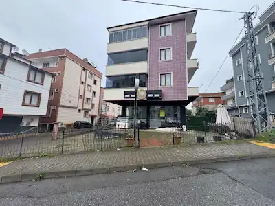 ÜNIVERSITE MAHALLESINDE İŞLEK CADDEDE ÖN KULLANIM ALANLI DÜKKAN