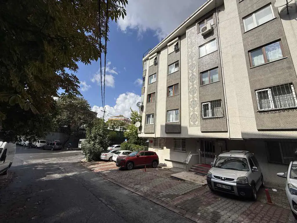ÜMRANİYE’DE GÜNEY HENZA AKIN ÇOLAKOĞLU ANADOLU LİSESİ YANI SATILIK DAİRE
