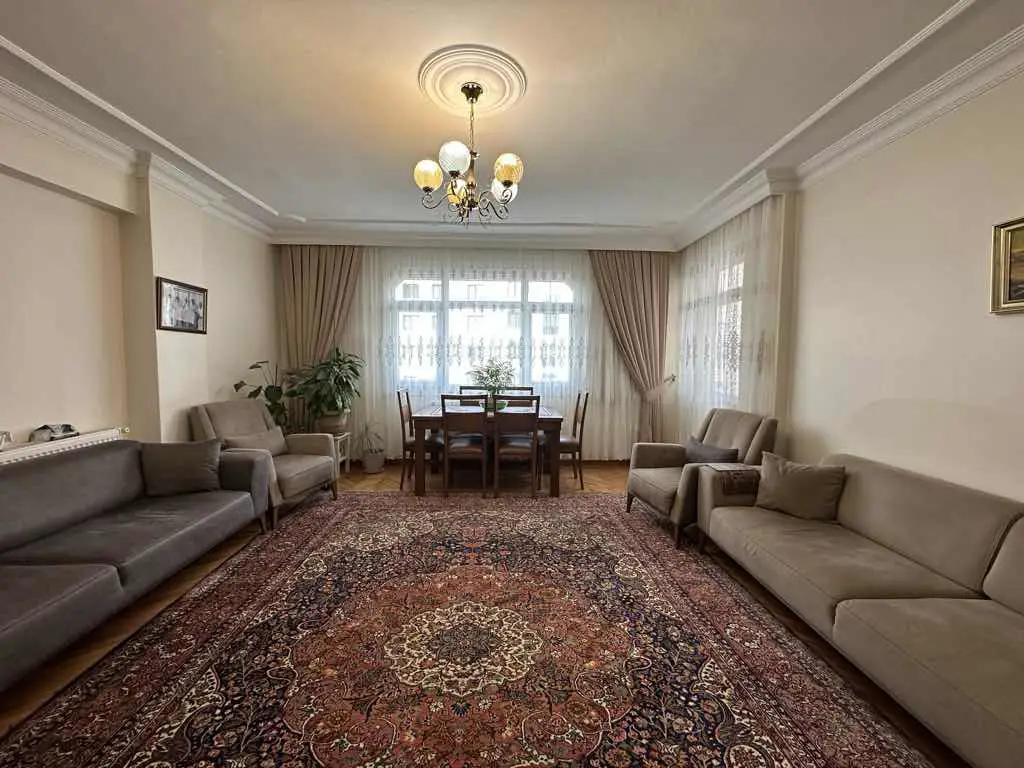 BAHÇELİEVLER YAYLA'DA BELEDİYE YAKINI SATILIK 3+1 GENİŞ DAİRE 2