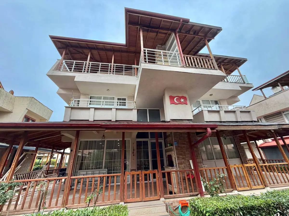 RE/MAX KIYI'DAN DENİZE SIFIR SİTE İÇİ GÜVENLİKLİ OTOPARKLI VİLLA
