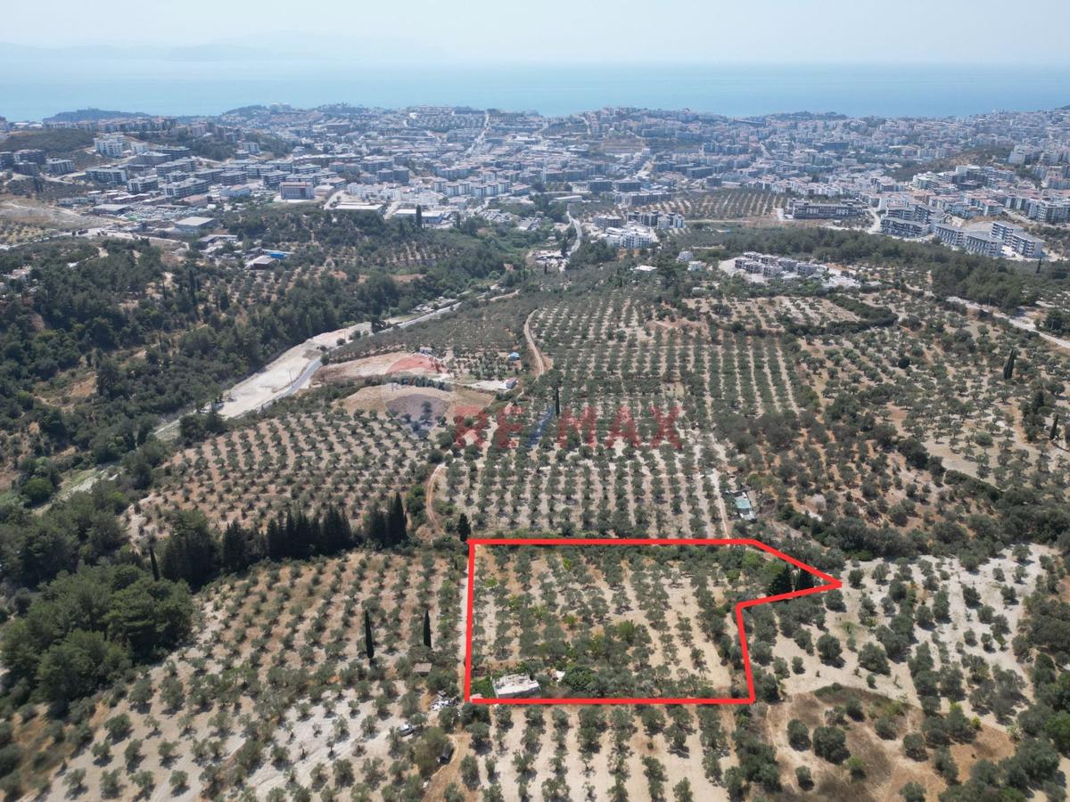 KUŞADASI MERKEZ'DE İÇİNDE EVİ OLAN ARAZİ SATILIK