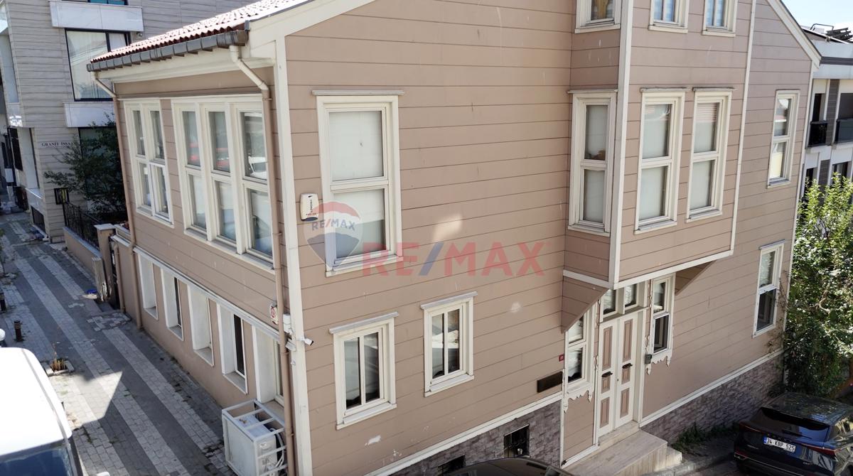 SALACAK'TA SATILIK 3.5 KATLI RESTORE EDİLMİŞ TARİHİ KÖŞK