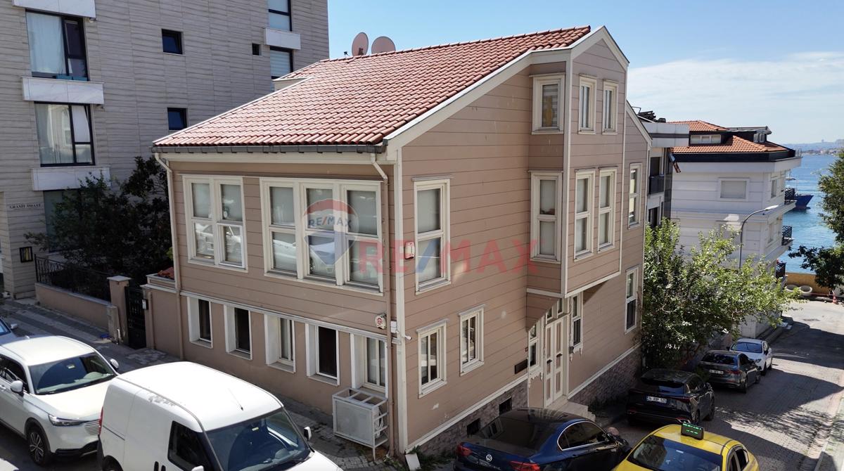 SALACAK'TA SATILIK 3.5 KATLI RESTORE EDİLMİŞ TARİHİ KÖŞK
