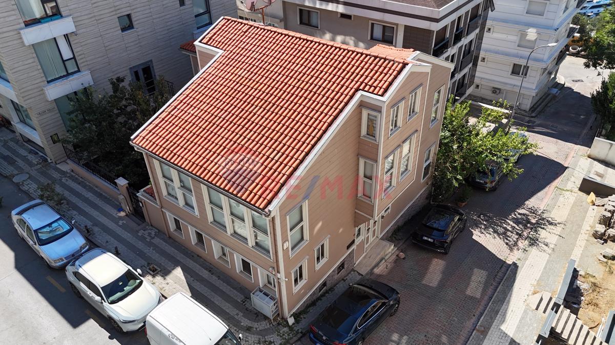 SALACAK'TA SATILIK 3.5 KATLI RESTORE EDİLMİŞ TARİHİ KÖŞK