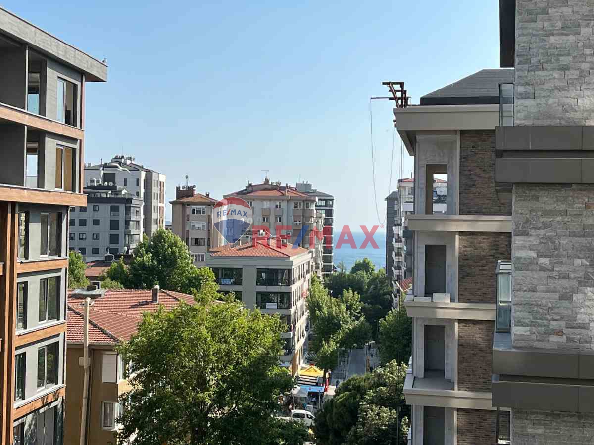 BAĞDAT CADDESİ NOTER SOK. DENİZ GÖREN BALKONLU YENİ BİNADA KİRALIK 3 + 1