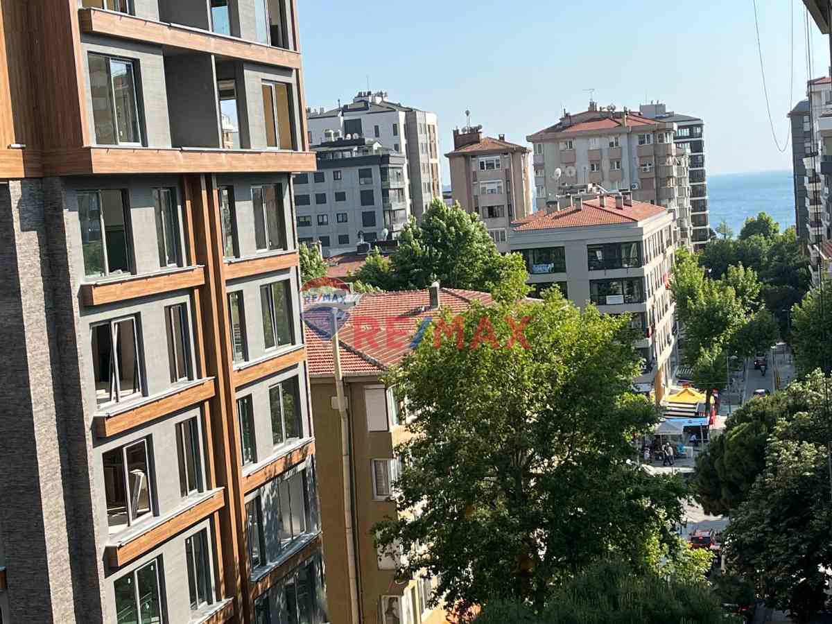 BAĞDAT CADDESİ NOTER SOK. DENİZ GÖREN BALKONLU YENİ BİNADA KİRALIK 3 + 1