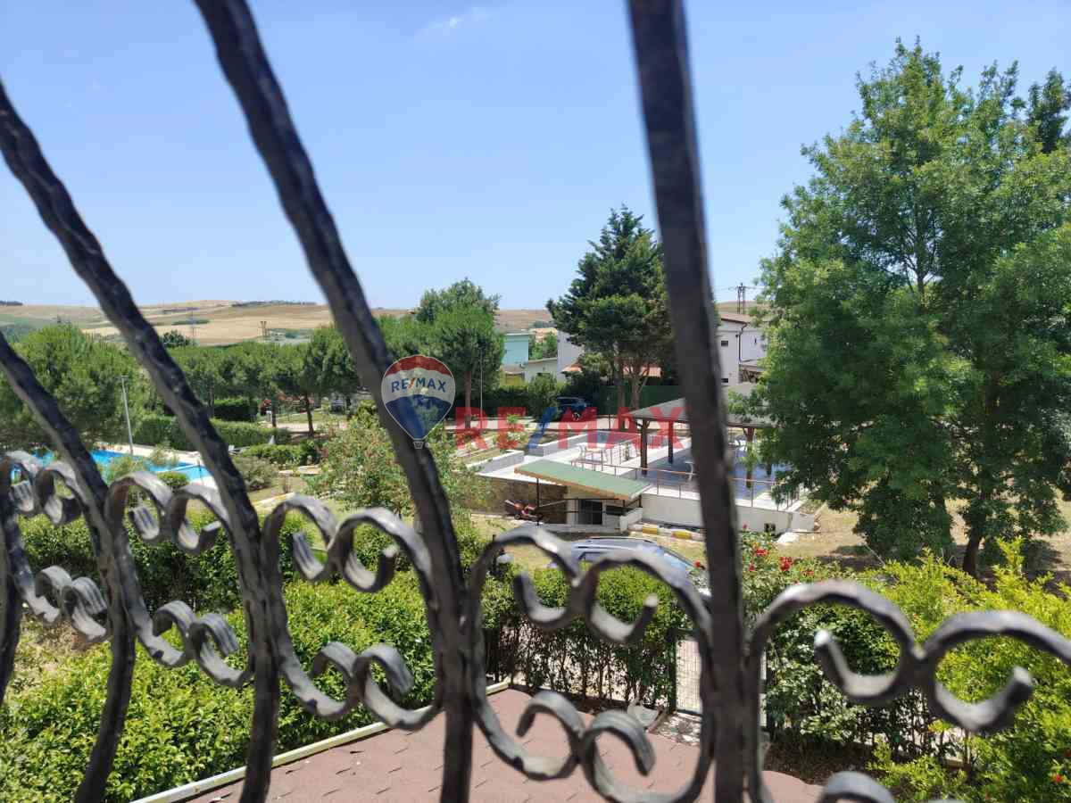  DOĞALGAZLI, ŞÖMINELI, BAHÇELI DUBLEKS VILLA – HAVUZLU GÜVENLIKLI SITEDE!