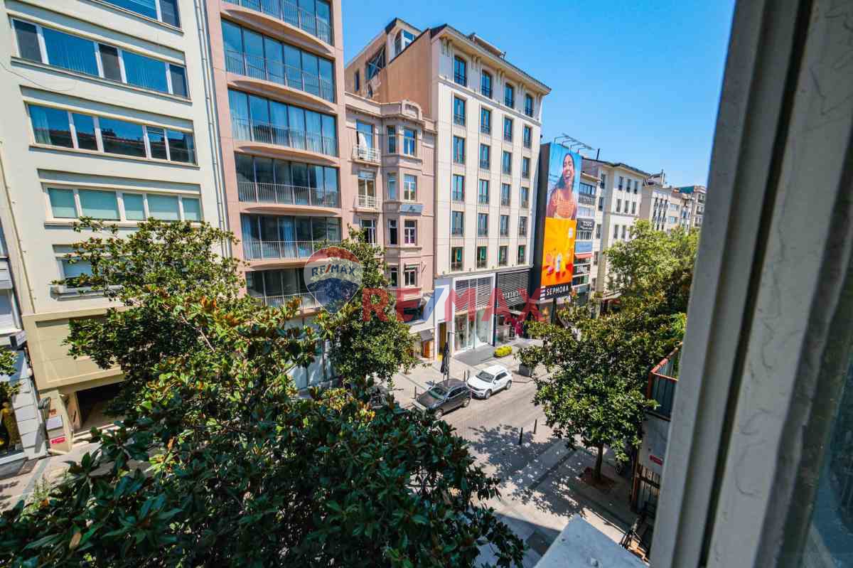 ABDİ İPEKÇİ'DE KONUT VEYA TICARI KULLANIMA UYGUN PRESTİJLİ KİRALIK DAİRE