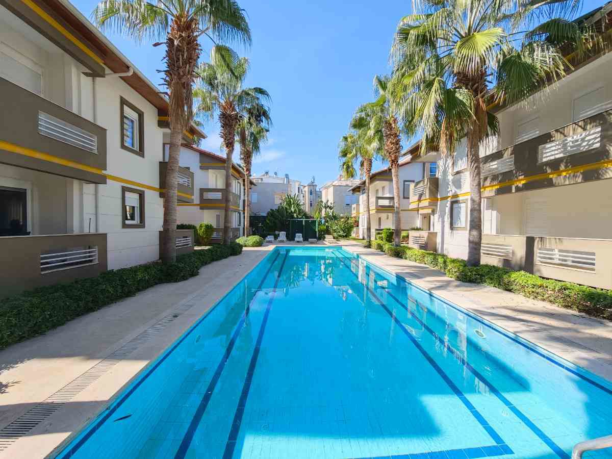 ANTALYA BELEK'TE HAVUZLU SİTE İÇERİSİNDE SATILIK VİLLA