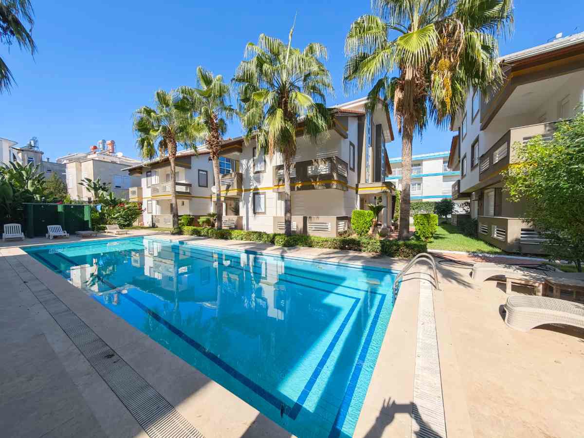 ANTALYA BELEK'TE HAVUZLU SİTE İÇERİSİNDE SATILIK VİLLA