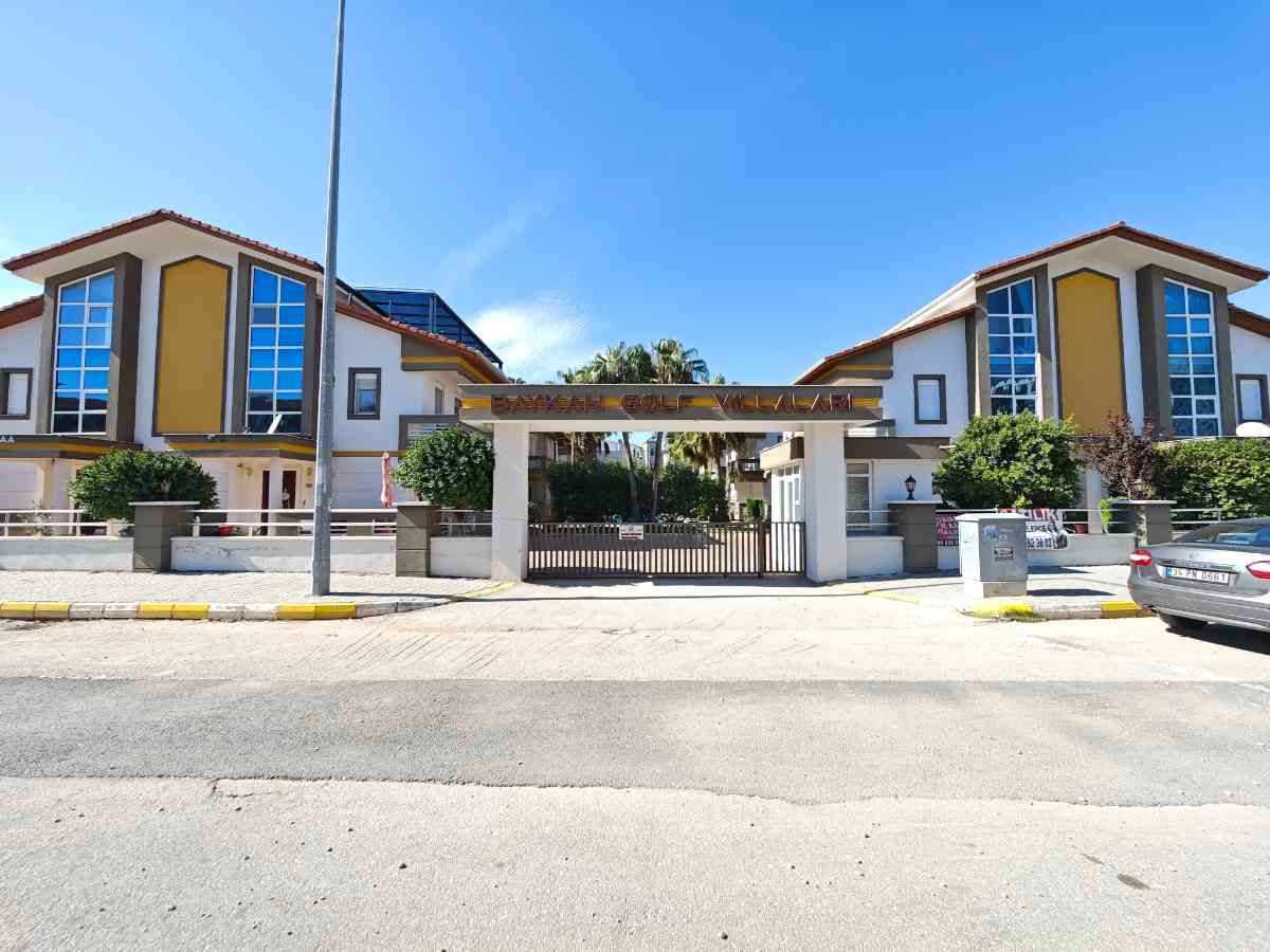 ANTALYA BELEK'TE HAVUZLU SİTE İÇERİSİNDE SATILIK VİLLA