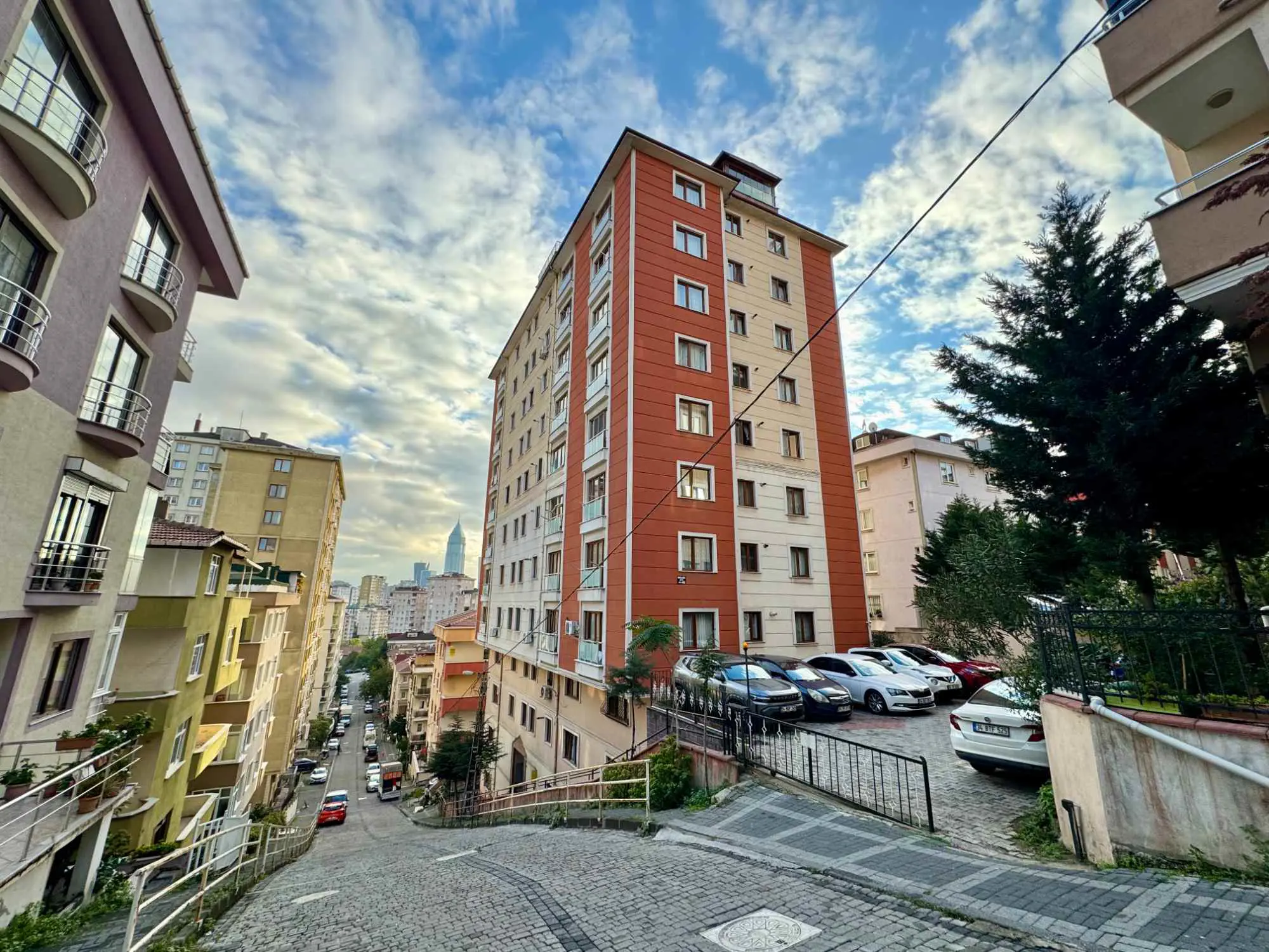 ÜMRANIYE ARMAĞANEVLER METROYA YAKIN MASRAFSIZ SATILIK 3+1 DAIRE