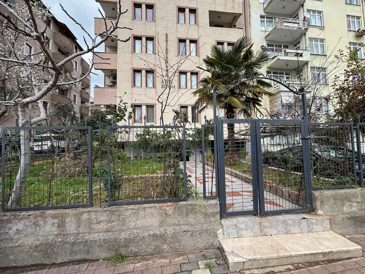 RE/MAX DELUXE'DEN İZMİT YENİDOĞANDA MERKEZİ KONUMDA SATILIK 2+1