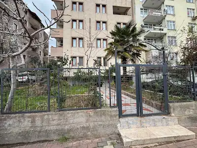 RE/MAX DELUXE'DEN İZMİT YENİDOĞANDA MERKEZİ KONUMDA SATILIK 2+1