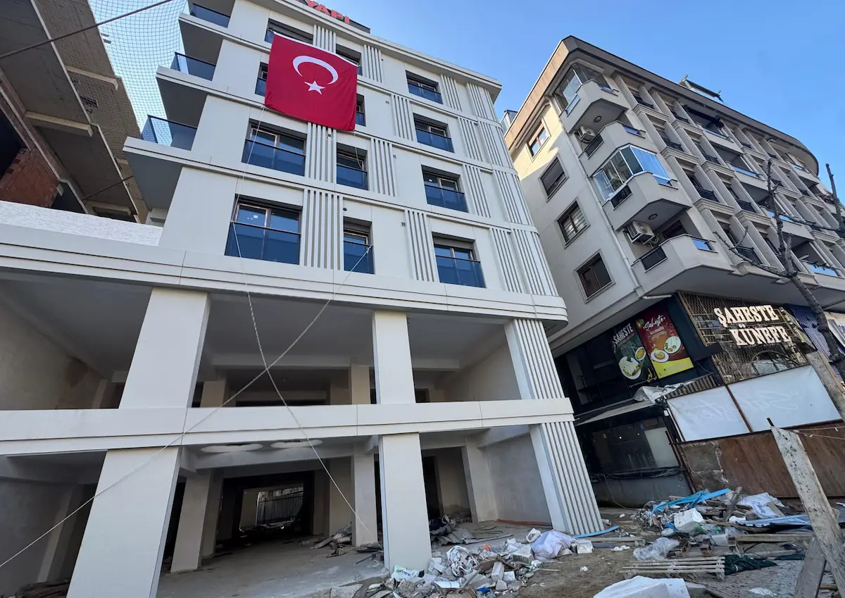 PENDİK'İN EN GÖRÜNÜR NOKTASİNDA ÇİFT CEPHELİ KİRALIK ALAN