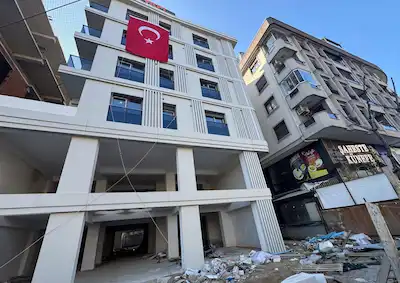 PENDİK'İN EN GÖRÜNÜR NOKTASİNDA ÇİFT CEPHELİ KİRALIK ALAN