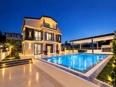 DENİZE 300 METRE , MODERN LÜX MÜSTAKIL VİLLA , ÖZEL HAVUZLU