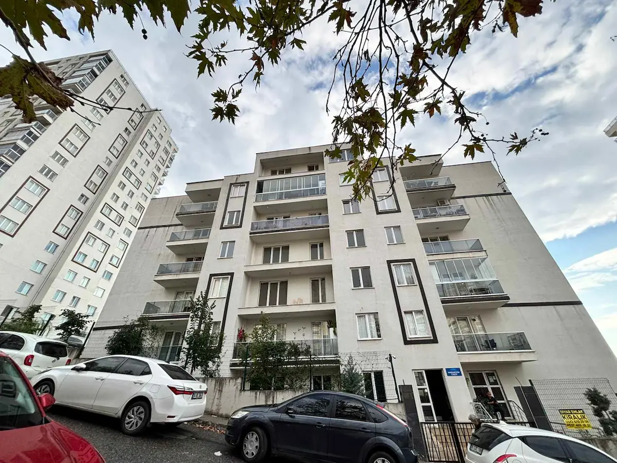 MARMAROOM DA EŞYALI DENİZ MANZ YÜKSEK KİRA GETİRİLİ 2+1 DAİRE