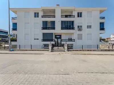 AYVALIK 150 EVLERDE DOĞALGAZ KOMBİLİ SATILIK 3+1 DAİRE