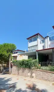 KADINLAR DENIZI'NDE DENIZ MANZARALI,BAKIMLI 3+1 VILLA