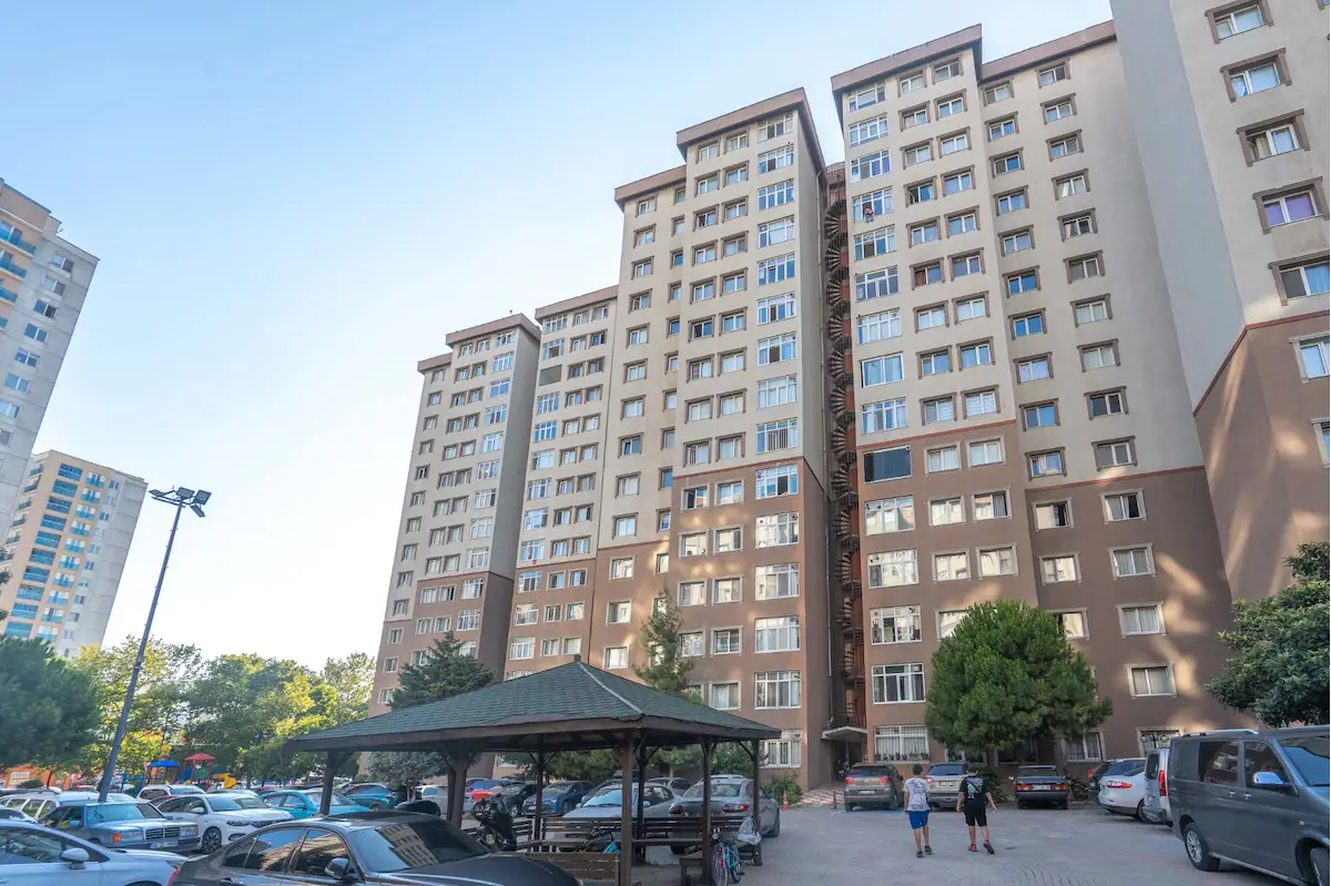 REMAX GELİŞİMDEN YILMAZ KONUTLARI SİTESİNDE SATILIK DAİRE